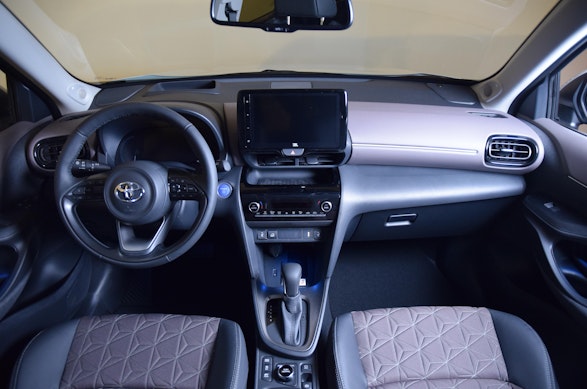 Toyota Yaris Cross 1.5 VVT-i HSD Elegant AWD-i 9