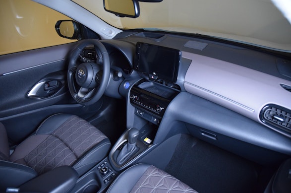 Toyota Yaris Cross 1.5 VVT-i HSD Elegant AWD-i 8