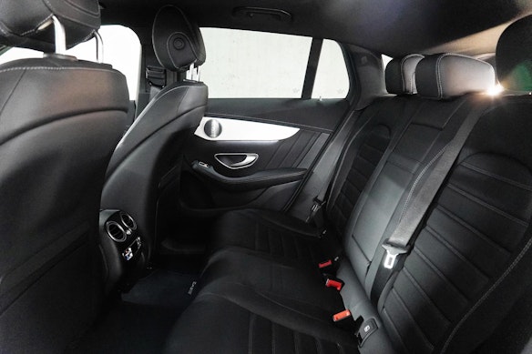MERCEDES-BENZ EQC 400 AMG Line 4m 8