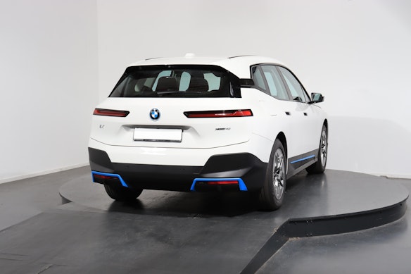 BMW iX xDrive40 2