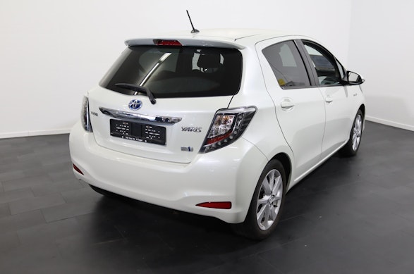 Toyota Yaris 1.5 VVT-i HSD Sol Premium 1