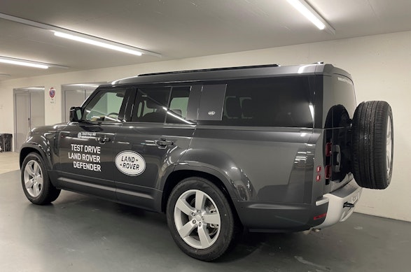 LAND ROVER Defender 130 3.0 D I6 300 First Edition 3