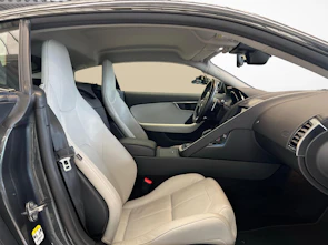 Fahrzeugbild JAGUAR F-Type Coupé 3.0 V6 R-Dynamic AWD