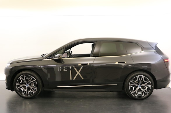BMW i iX 2