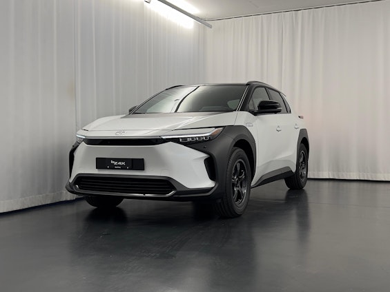 First vehicle image First vehicle image