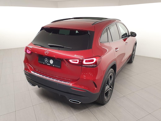 MERCEDES-BENZ GLA 200 AMG Line 4m 3