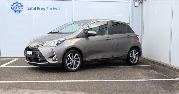 First vehicle image