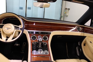 Vehicle image BENTLEY Continental GTC 6.0 W12