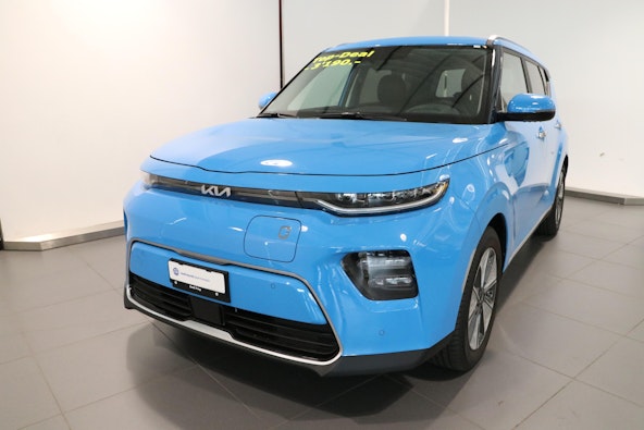 First vehicle image