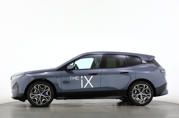 BMW i iX 1