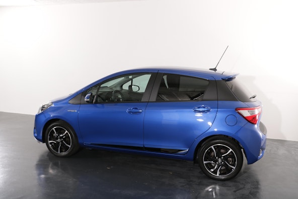 Vehicle image 3