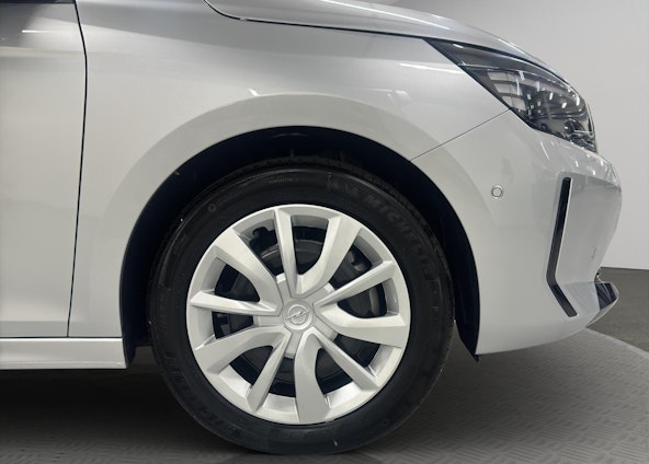 Vehicle image 12 Vehicle image 12