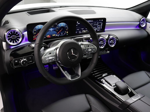 MERCEDES-BENZ A 250 AMG Line 4m 8