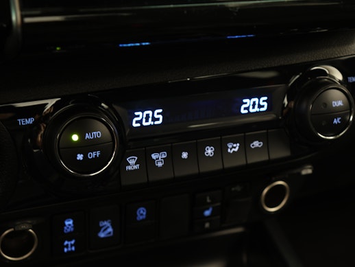 TOYOTA Hilux Double Cab.-Pick-up 2.8 D-4D 230 GR Sport 9