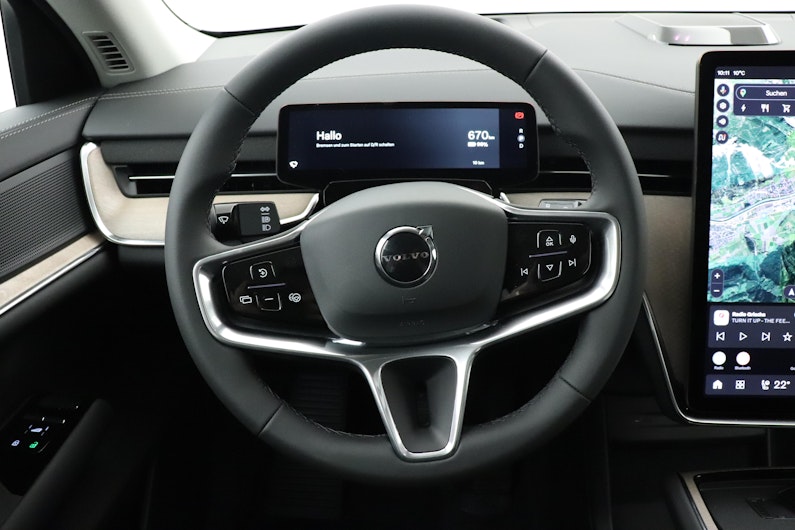 Vehicle image VOLVO EX 90