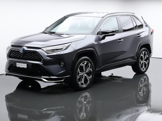 First vehicle image