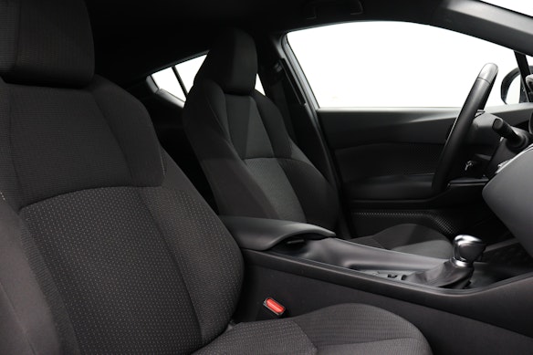 TOYOTA C-HR 1.2 T Comfort 4x4 11