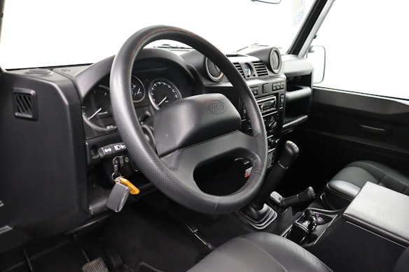LAND ROVER Defender 110 2.2 TD4 SW SE 4