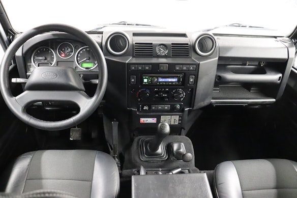 LAND ROVER Defender 110 2.2 TD4 SW SE 15