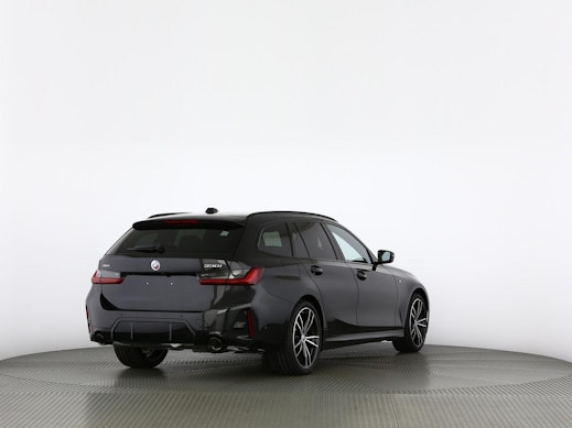 BMW 330i xDrive Touring 2