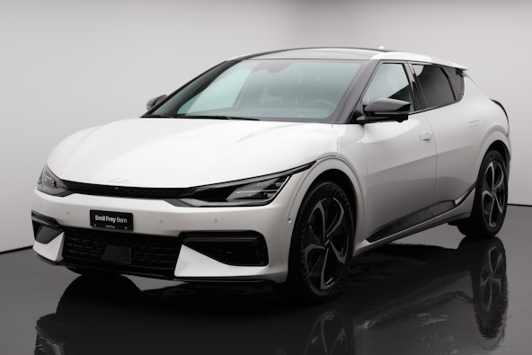 First vehicle image