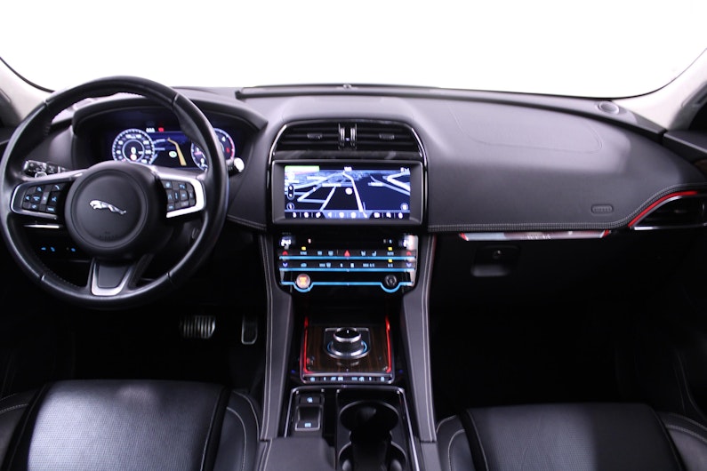 Vehicle image JAGUAR F-PACE