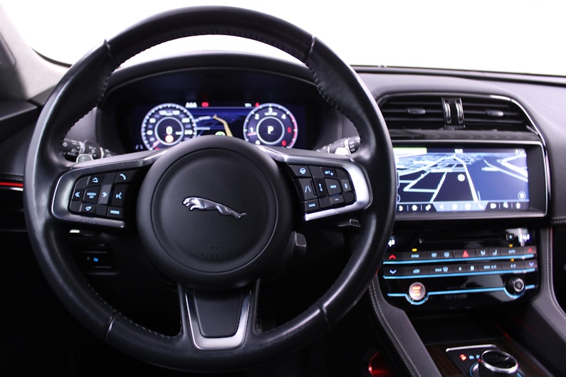 Vehicle image JAGUAR F-PACE