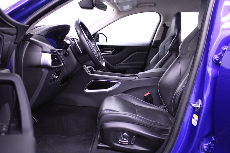 Vehicle image JAGUAR F-PACE