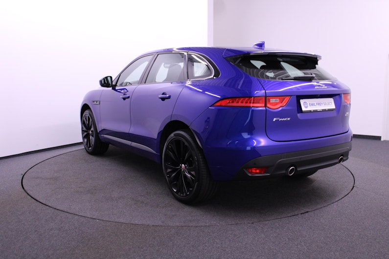 Vehicle image JAGUAR F-PACE