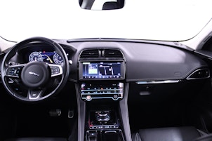 Vehicle image JAGUAR F-Pace 2.0 T 300 R-Sport AWD