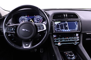 Vehicle image JAGUAR F-Pace 2.0 T 300 R-Sport AWD