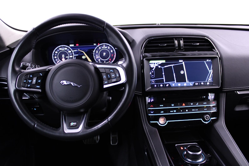 Vehicle image JAGUAR F-PACE