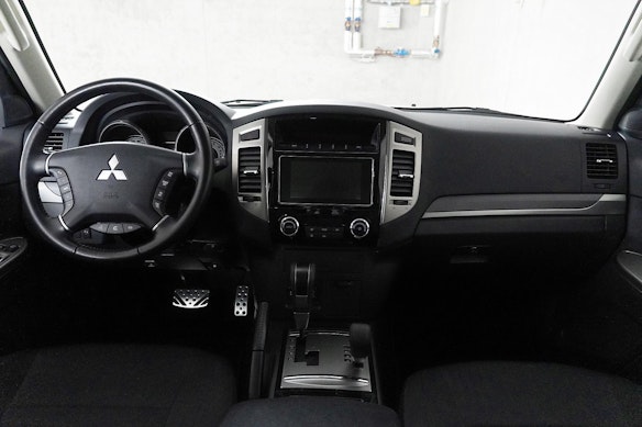 MITSUBISHI Pajero 3.2 DID Style Anniversary 8