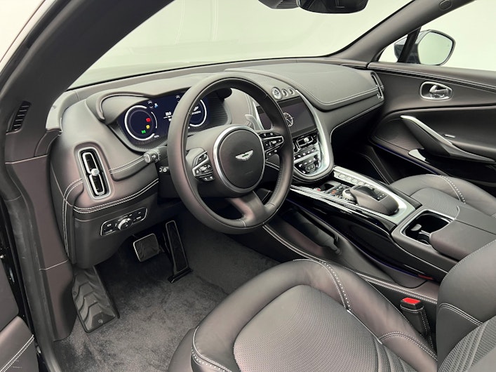 Vehicle image ASTON MARTIN DBX