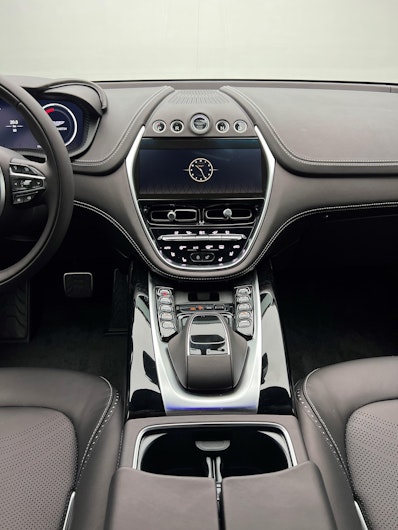 Vehicle image ASTON MARTIN DBX