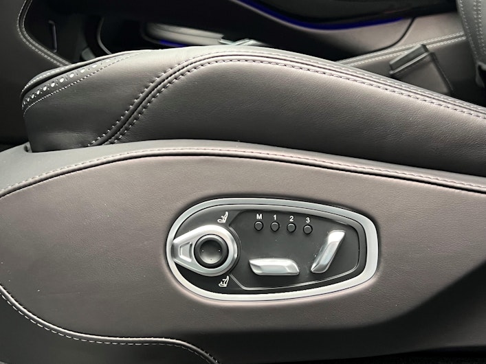 Vehicle image ASTON MARTIN DBX