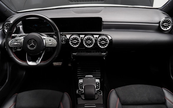 MERCEDES-BENZ A 250 AMG Line 4m 3