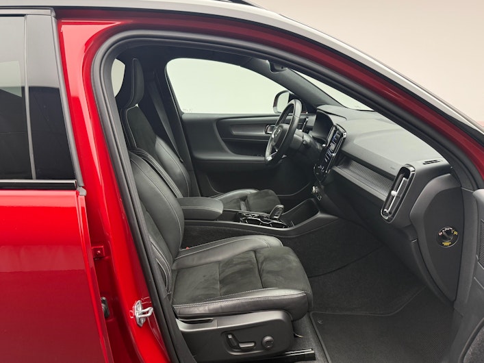 Vehicle image VOLVO XC40