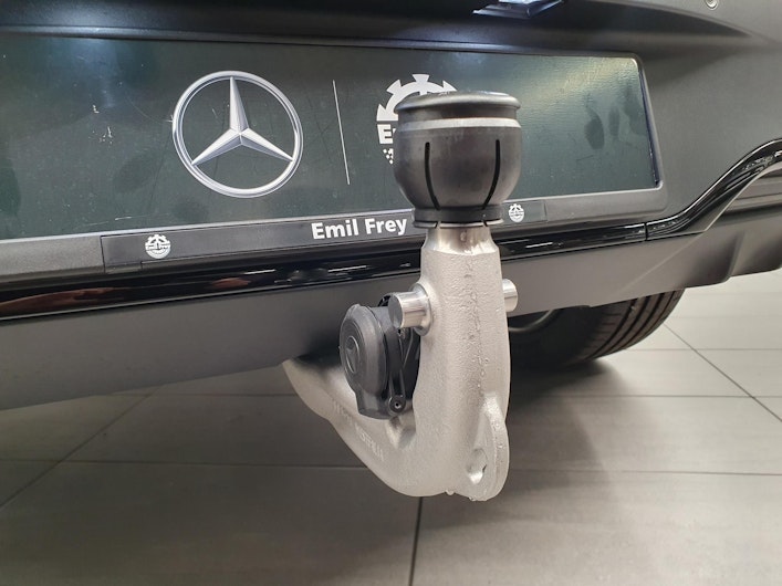 Vehicle image MERCEDES-BENZ EQA 300