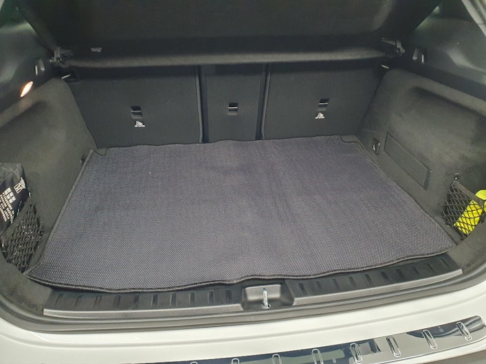 Vehicle image MERCEDES-BENZ EQA 300