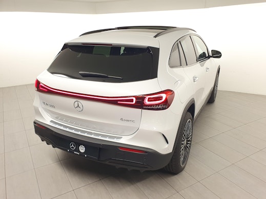 MERCEDES-BENZ EQA 300 AMG Line 4matic 3
