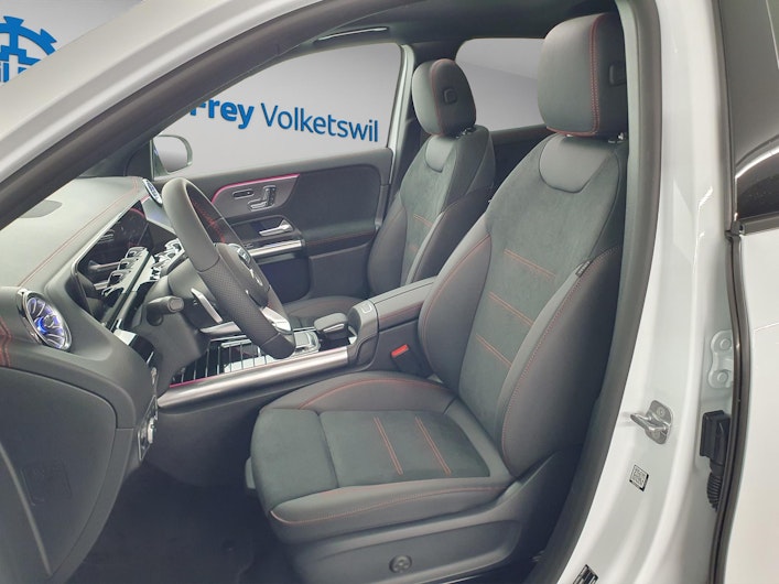 Vehicle image MERCEDES-BENZ EQA 300