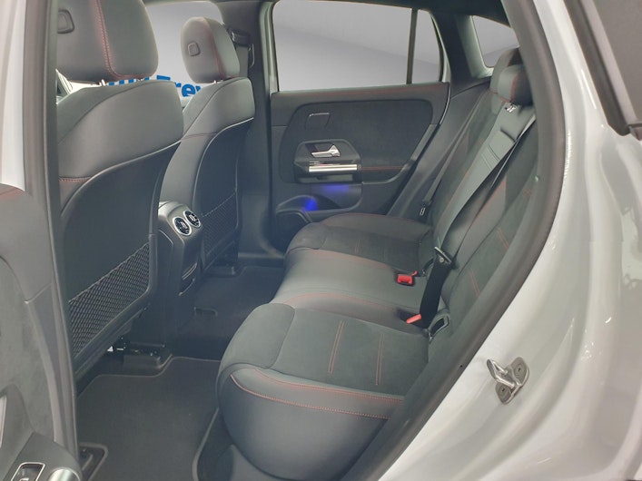 Vehicle image MERCEDES-BENZ EQA 300