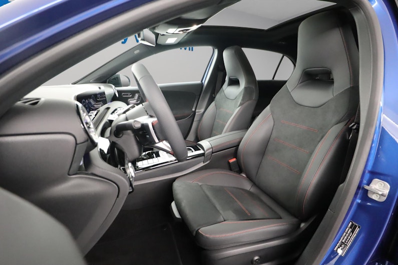 Vehicle image MERCEDES-BENZ A 220