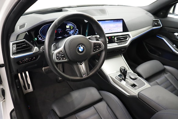 BMW 330e xDrive SAG Touring 5