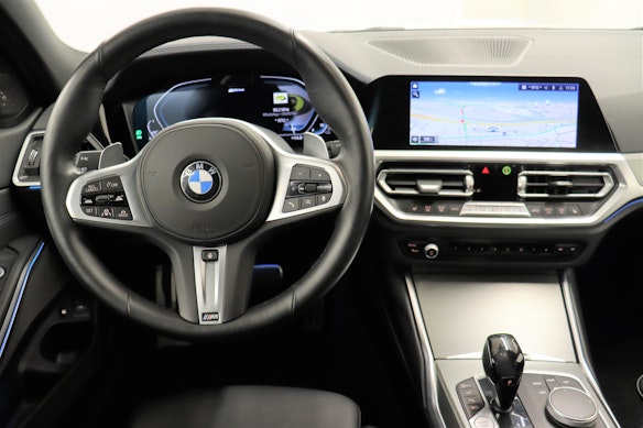 BMW 330e xDrive SAG Touring 7