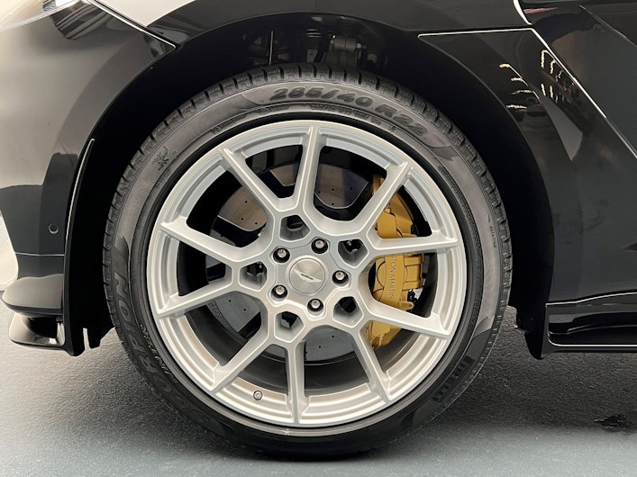 Vehicle image ASTON MARTIN DBX