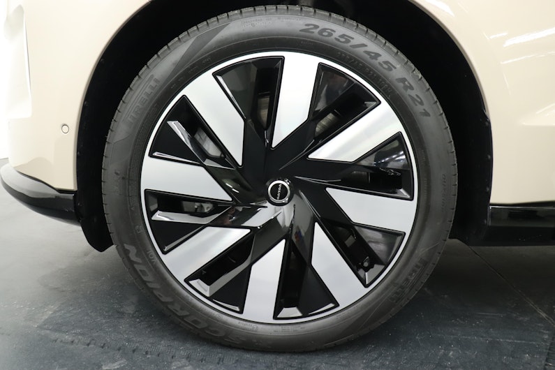 Vehicle image VOLVO EX 90