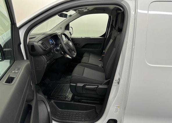 Vehicle image 6 Vehicle image 6