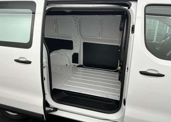 Vehicle image 4 Vehicle image 4